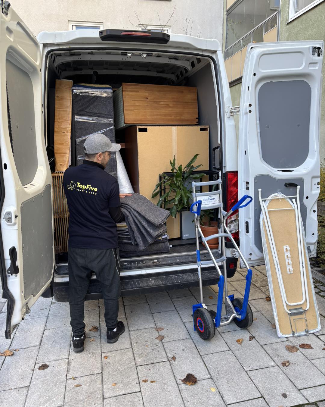 TopFive lastar flyttbilen